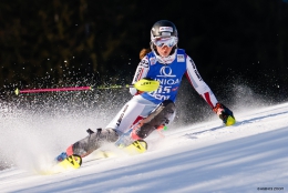 Elese Sommerová na trati 1. kola slalomu SP v Lienz